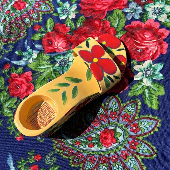 Ceramic Sandal Candle Holder, 8” x 2” - Picture 4 of 4